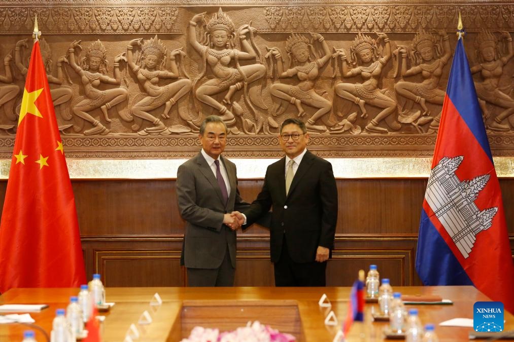 وانغ يي: الصين مستعدة للعمل مع كمبوديا لتعزيز بناء مجتمع مصير مشترك بين البلدين
