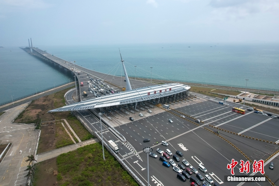 جسر هونغ كونغ- تشوهاي- ماكاو يستقبل أكثر من 10 ملايين مركبة
