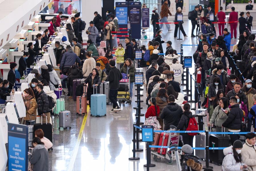 مطار بكين داشينغ الدولي يستعد للتعامل مع أكثر من 660 ألف مسافر خلال عطلة عيد العمال