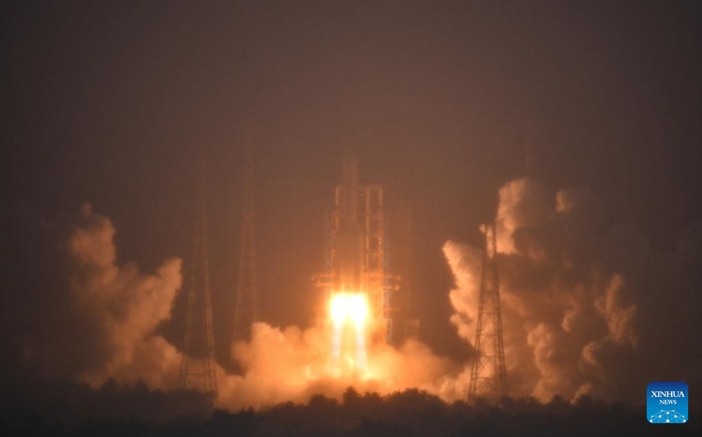 الصين تطلق المركبة الفضائية 