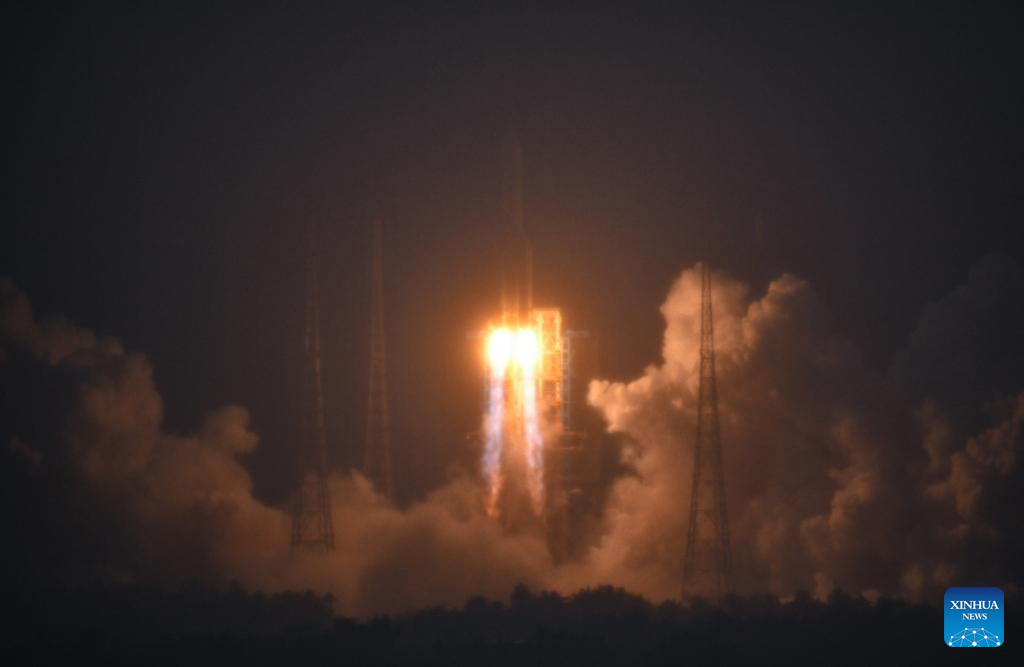 الصين تطلق المركبة الفضائية