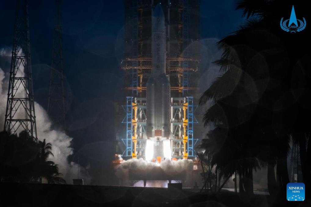 الصين تطلق المركبة الفضائية