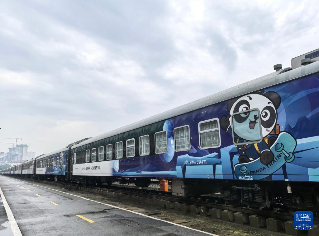 خط الصين لاوس يطلق قطار 