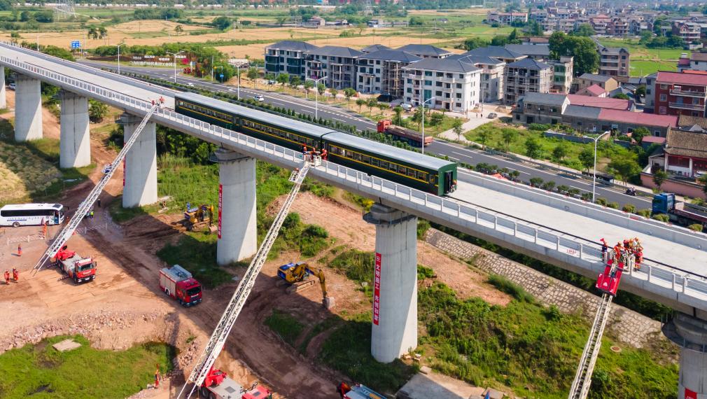 الصورة: تدريبات على الإغاثة من الكوارث في حالات الطوارئ شرقي الصين