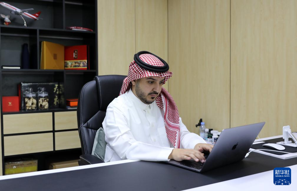 تجربة أول موظف سعودي في شركة جى أند تي أكسبريس الصينية