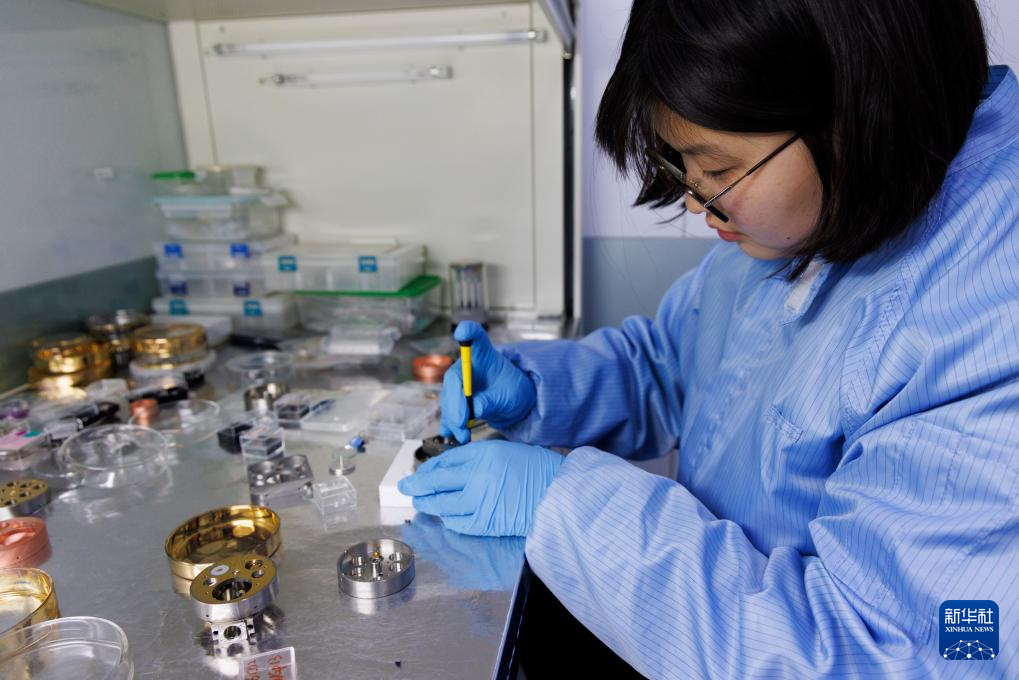 لاول مرة .. علماء صينيون يقيسون محتوى الماء في الوشاح الأساسي على الجانب البعيد من القمر