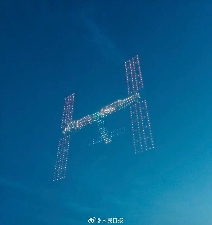 آلاف الطائرات بدون طيار تحيي اللحظات الابرز في صناعة الفضاء في الصين