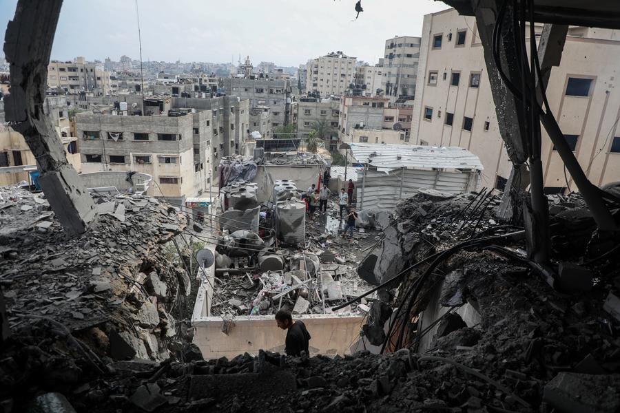 مقتل 61 فلسطينيا في سلسلة غارات إسرائيلية في قطاع غزة
