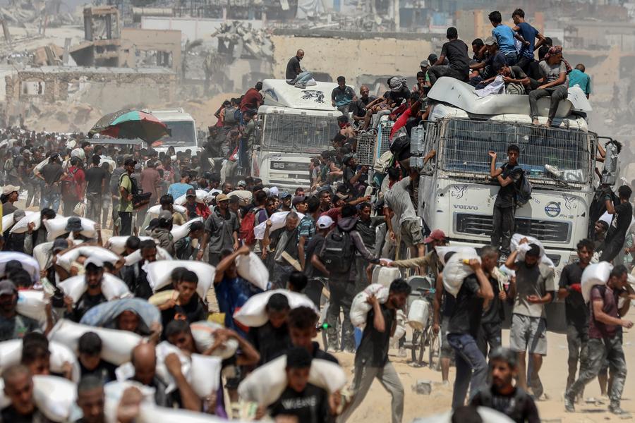 ستارمر لعباس: سنعترف بدولة فلسطين ما لم تتخذ إسرائيل خطوات جوهرية بشأن غزة