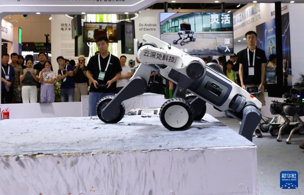 روبوتات تجلب الأنظار في مؤتمر الذكاء الاصطناعي العالمي 2025 بشنغهاي