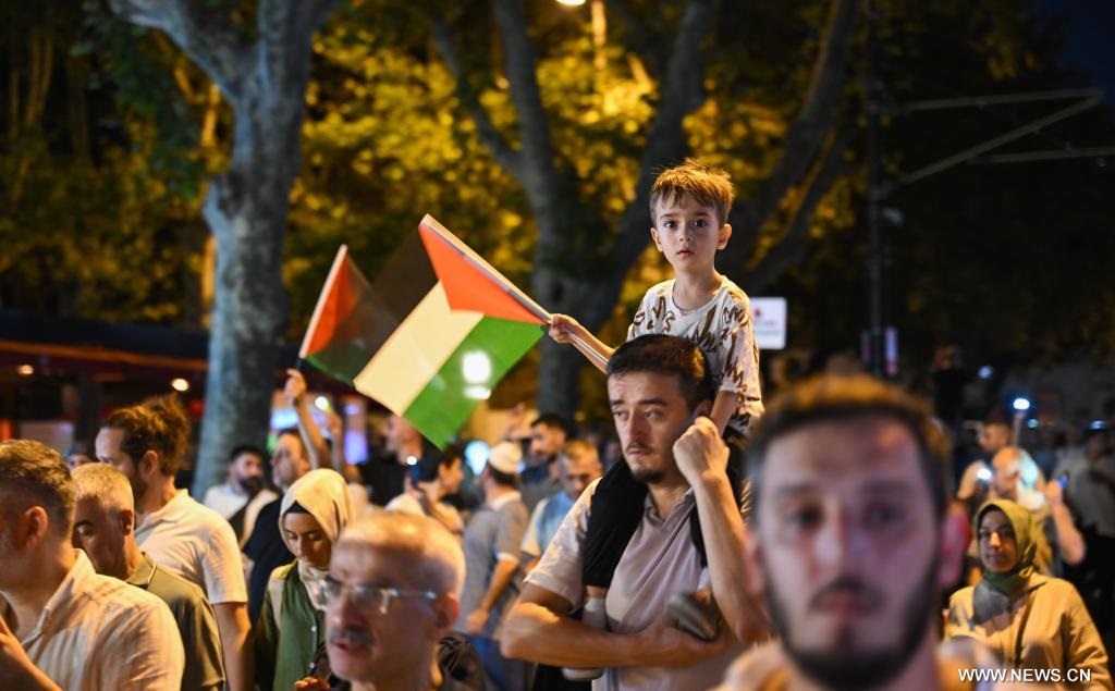 تظاهرة حاشدة في إسطنبول تندد بالعدوان الإسرائيلي على غزة