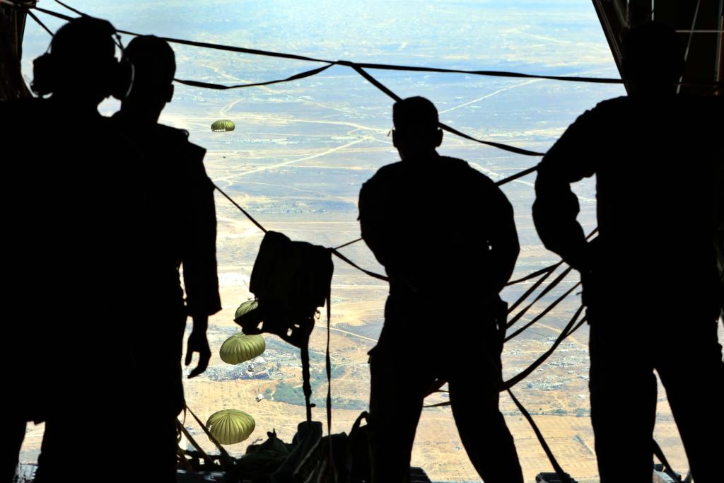 الصورة: الأردن يسقط المساعدات جوا على غزة