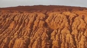 شينجيانغ الرائعة: الجبل المشتعل