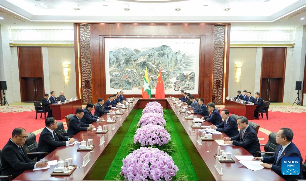 نائب الرئيس الصيني يلتقي قادة آسيان المشاركين في معرض الصين-آسيان الـ22