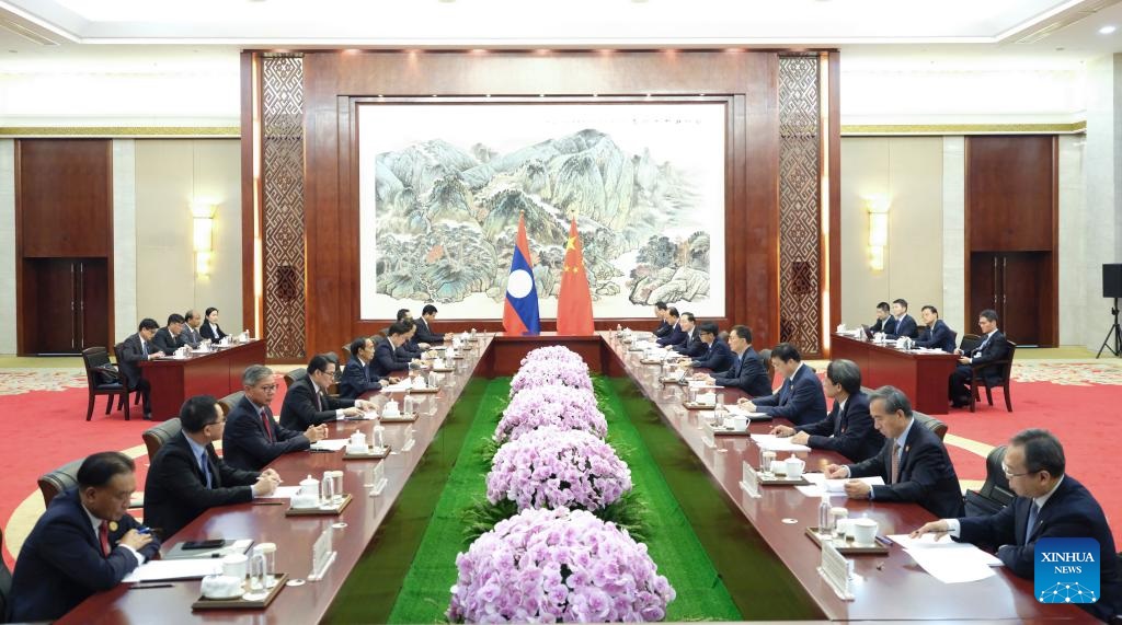 نائب الرئيس الصيني يلتقي قادة آسيان المشاركين في معرض الصين-آسيان الـ22