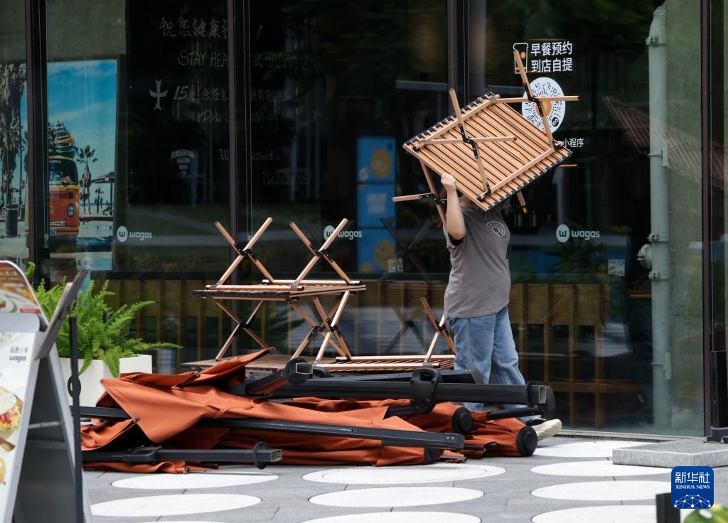 قوانغدونغ الصينية ترفع مستوى الاستجابة الطارئة إلى أعلى مستوى مع اقتراب الإعصار