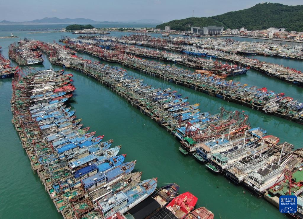 قوانغدونغ الصينية ترفع مستوى الاستجابة الطارئة إلى أعلى مستوى مع اقتراب الإعصار