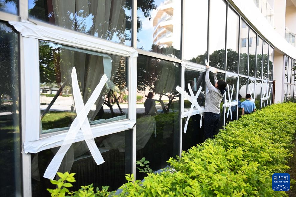 قوانغدونغ الصينية ترفع مستوى الاستجابة الطارئة إلى أعلى مستوى مع اقتراب الإعصار