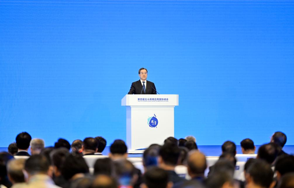 نائب رئيس مجلس الدولة الصيني يدعو إلى تعزيز التطبيق العالمي لنظام "بيدو" للملاحة