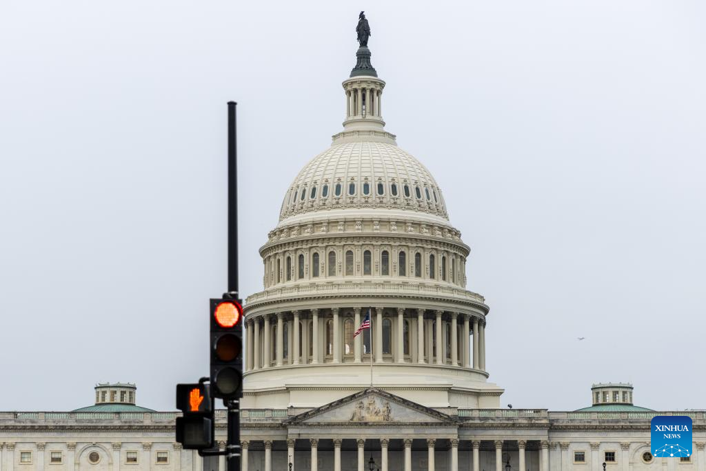ترامب يهدد بتسريح "الكثير من الأشخاص" إذا حدث الإغلاق الحكومي