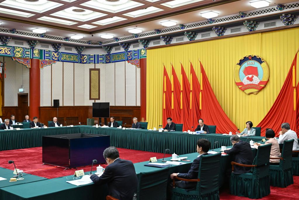 دعوة المستشارين السياسيين للمساهمة في التنمية الاجتماعية والاقتصادية خلال السنوات الخمس المقبلة