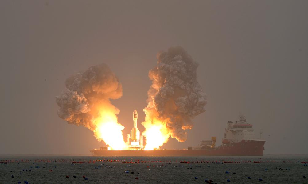 الصين تطلق صاروخ غرافيتي-1 من البحر