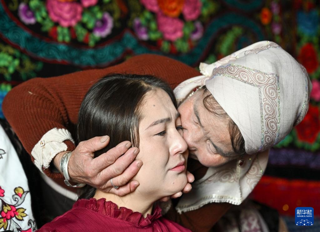 زفاف الرعاة في شينجيانغ: احتفال بتقاليد قديمة تعيش عبر الأجيال