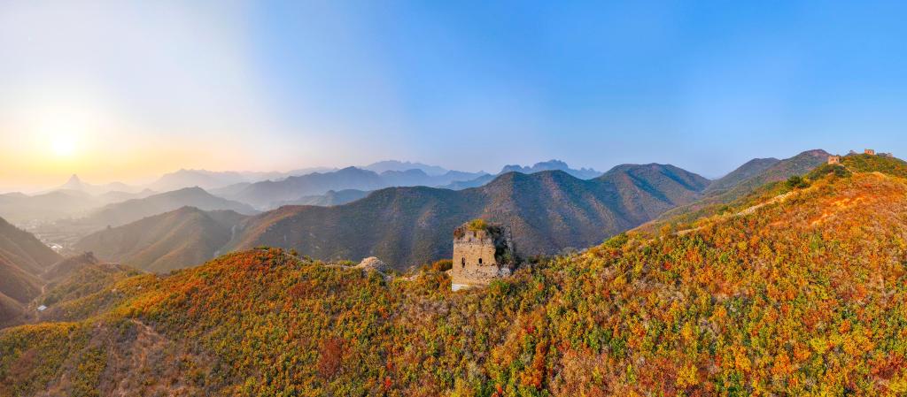 الصورة: مناظر خريفية على سور الصين العظيم