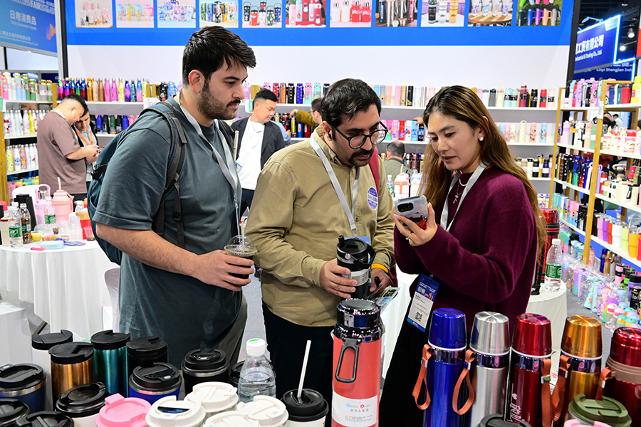 مركز السلع الصغيرة بشرقي الصين يسجل نموا قويا للتجارة الخارجية