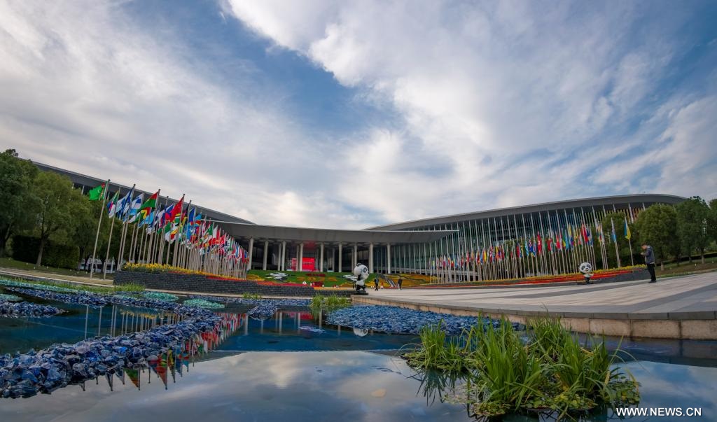 وصول معروضات للدورة الثامنة من معرض الصين الدولي للاستيراد إلى شانغهاي