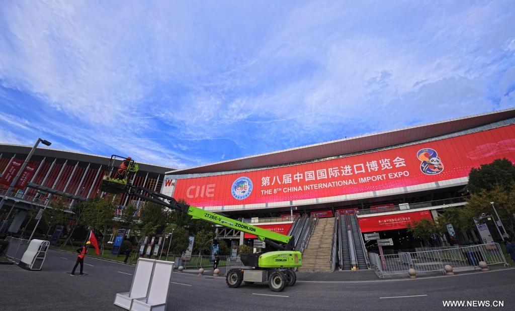 وصول معروضات للدورة الثامنة من معرض الصين الدولي للاستيراد إلى شانغهاي
