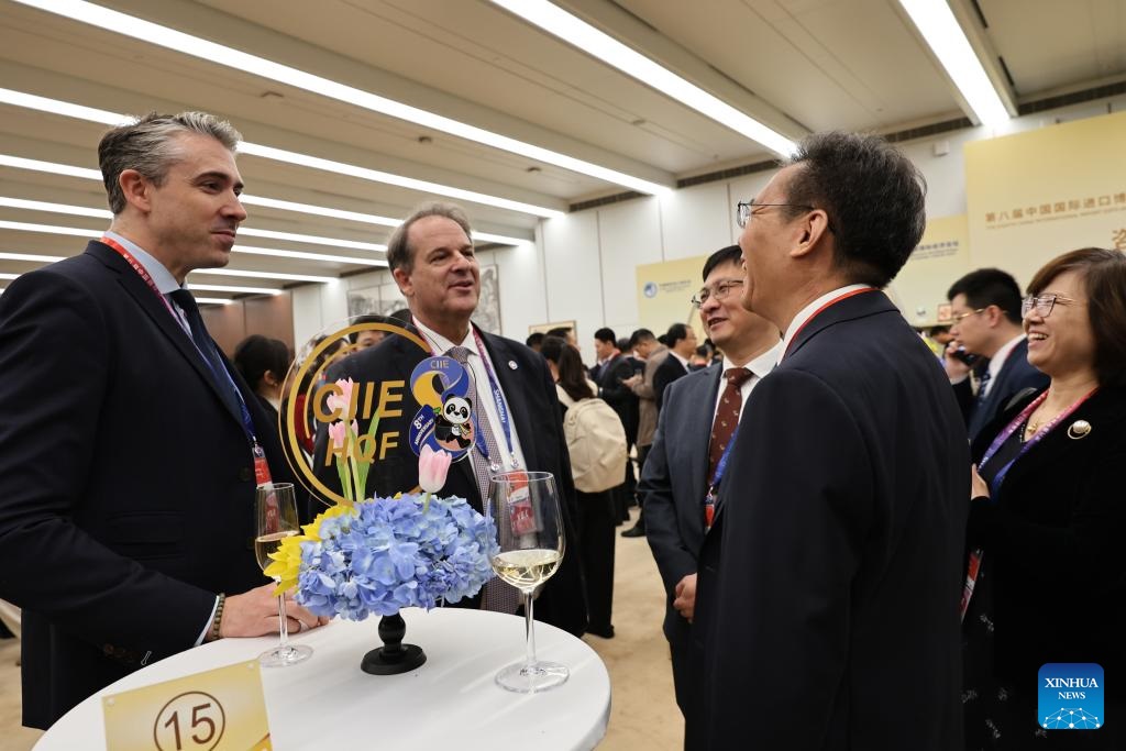 افتتاح النسخة الثامنة من معرض الصين الدولي للاستيراد في شانغهاي