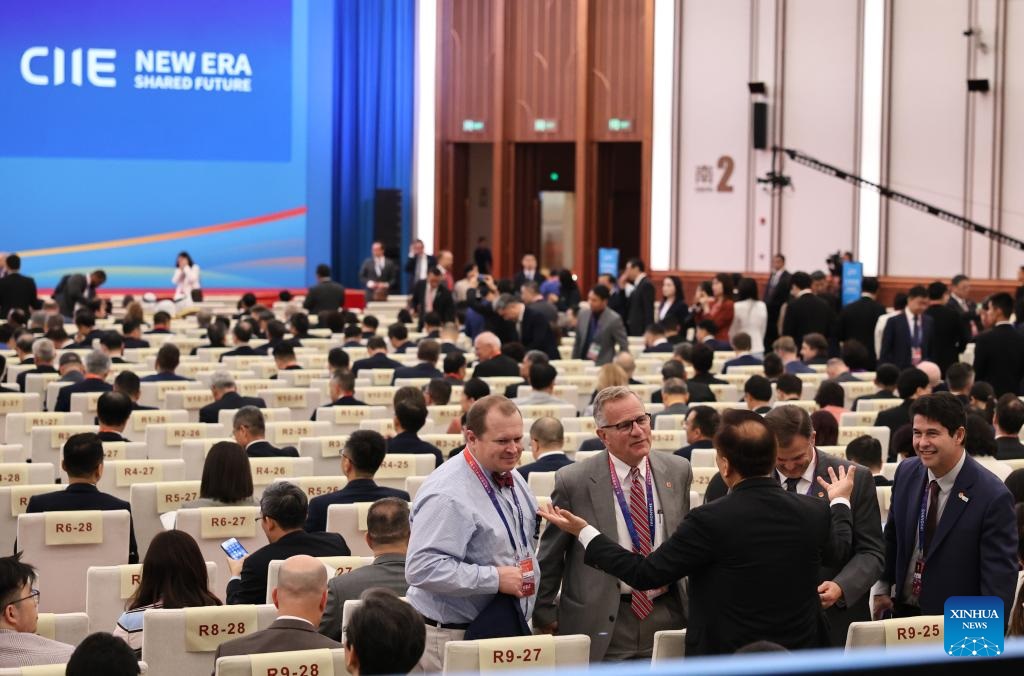 افتتاح النسخة الثامنة من معرض الصين الدولي للاستيراد في شانغهاي