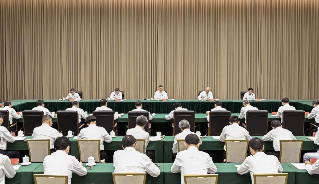 شي يشدد على اعتماد معايير عالية في بناء ميناء هاينان للتجارة الحرة