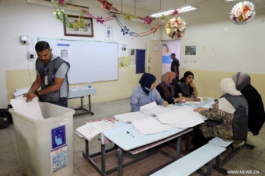 تقرير إخباري: العراقيون يتطلعون لمستقبل أفضل بعد الانتخابات البرلمانية السادسة