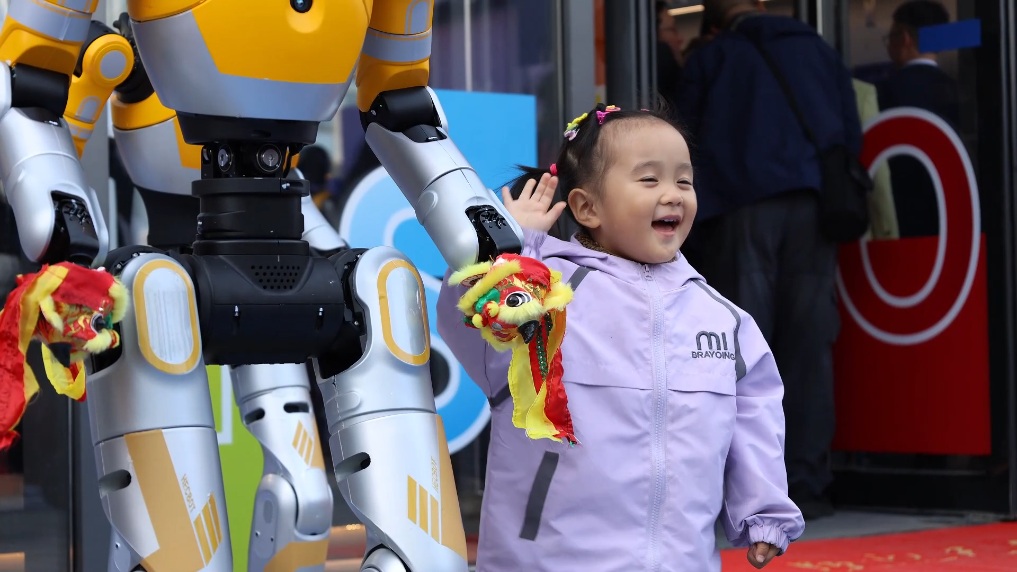 افتتاح أول متجر صيني للروبوتات البشرية