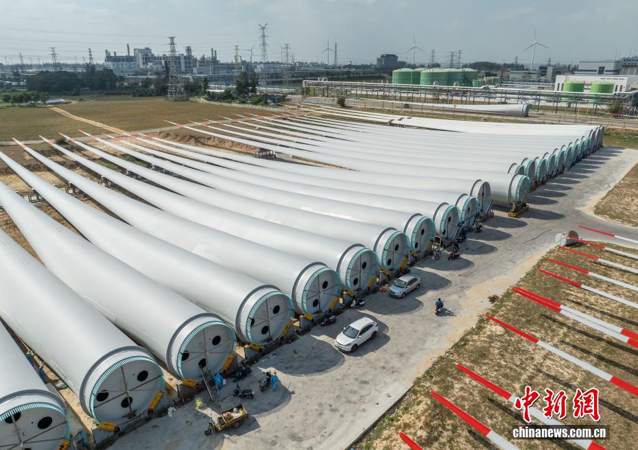 هاينان تصنّع أضخم شفرة لتوربينات الرياح في العالم بقطر دوار يبلغ 292 مترا