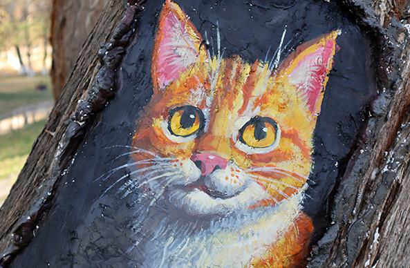 هامي، شينجيانغ: حيوانات صغيرة "تنمو" من ثقوب الأشجار