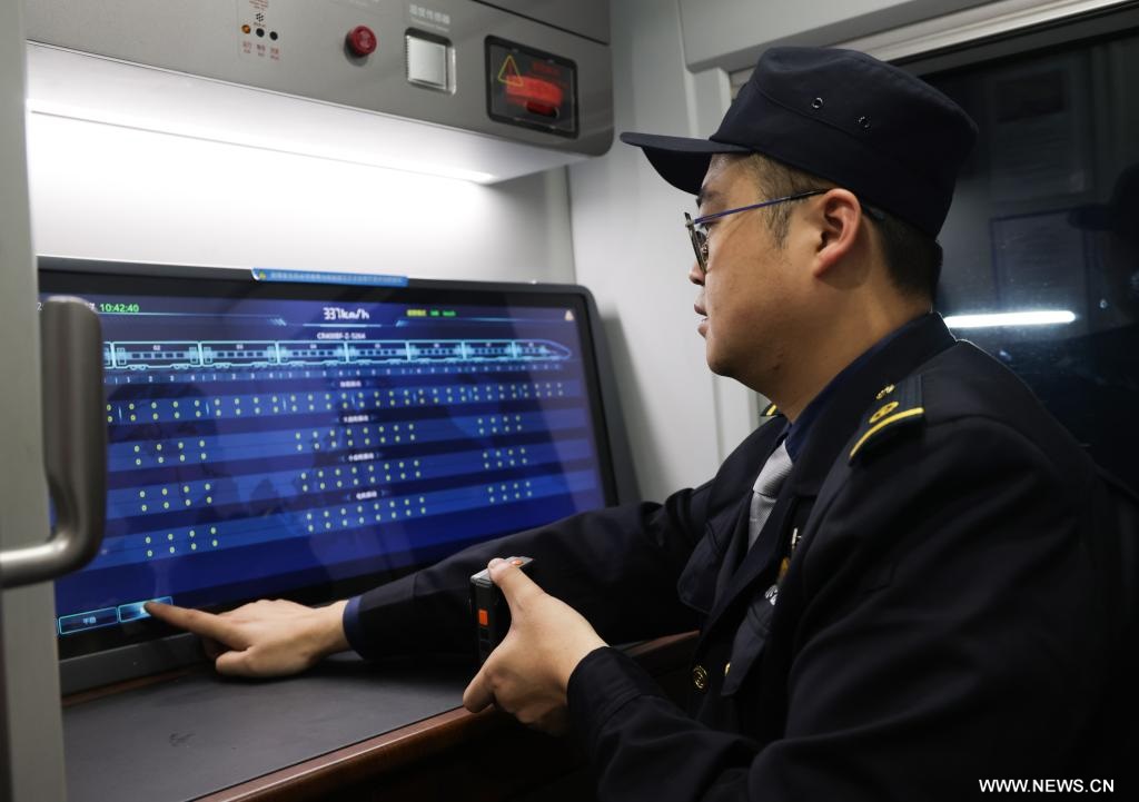 بدء التشغيل التجريبي لخط سكة حديد فائق السرعة يربط قاعدة الصين الثورية القديمة بمدينة شيآن
