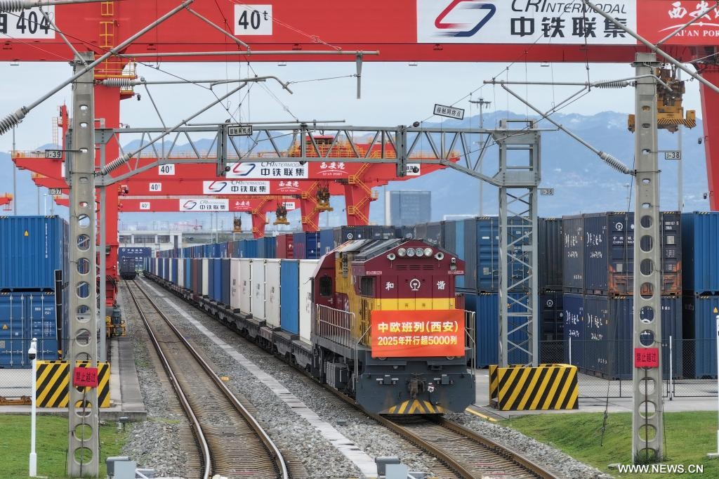 تسيير أكثر من 5 آلاف قطار شحن بين شمال غربي الصين وأوروبا في الأشهر العشرة الأولى