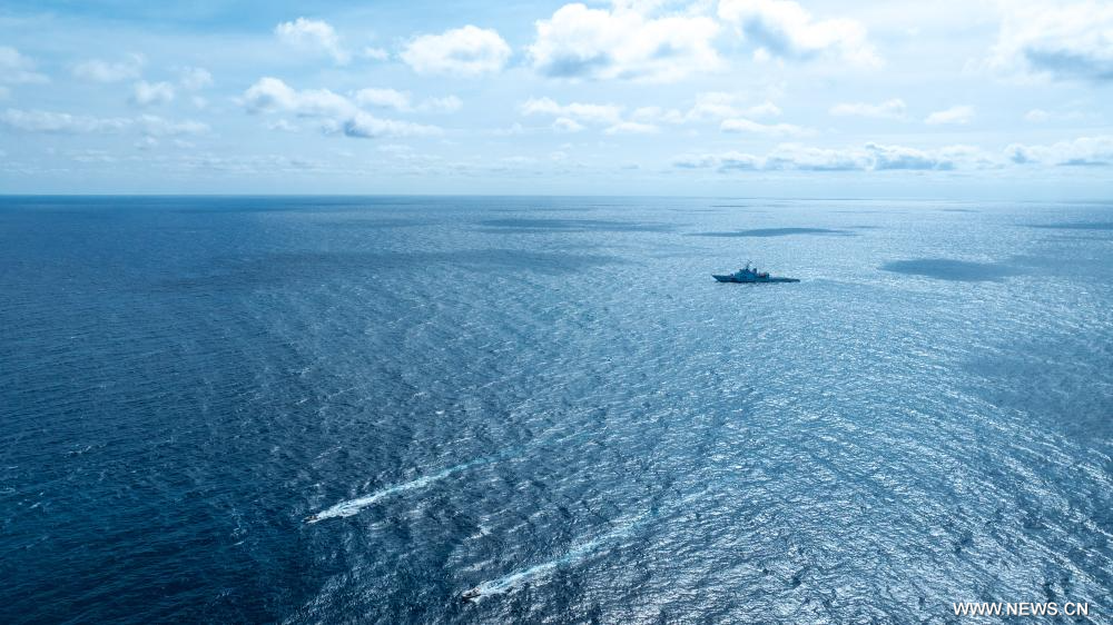 دوريات خفر السواحل الصيني حول هوانغيان داو الصينية