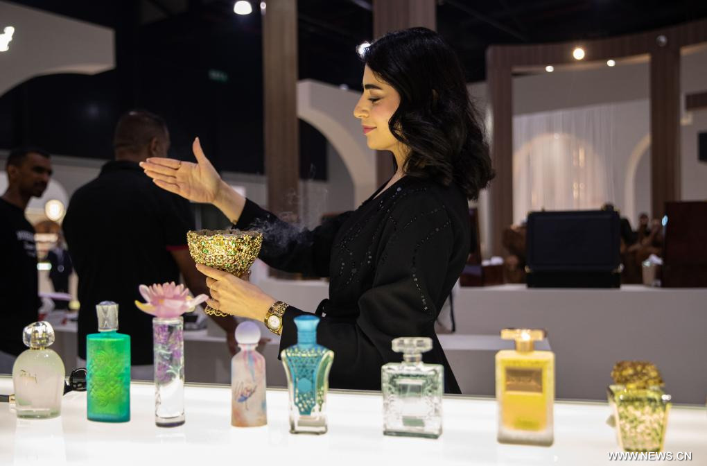 افتتاح معرض "العطور العربية" في العاصمة البحرينية