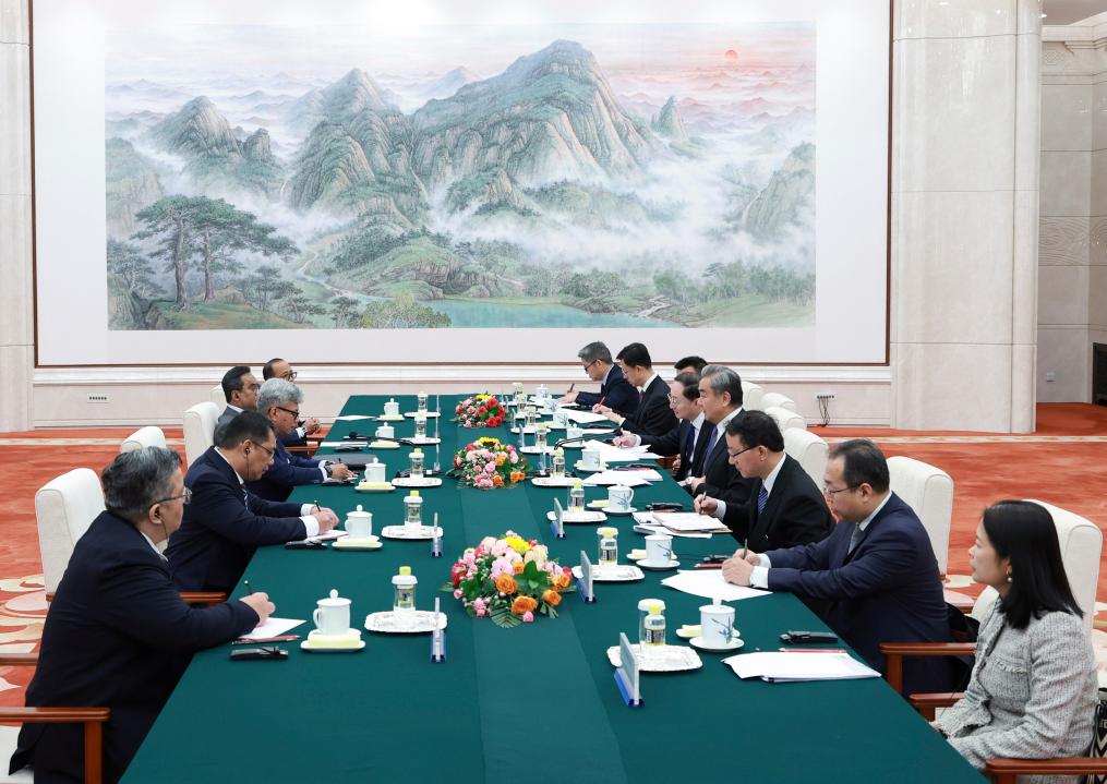 كبير الدبلوماسيين الصينيين يلتقي مسؤولا ماليزيا لبحث التعاون الاستراتيجي الثنائي