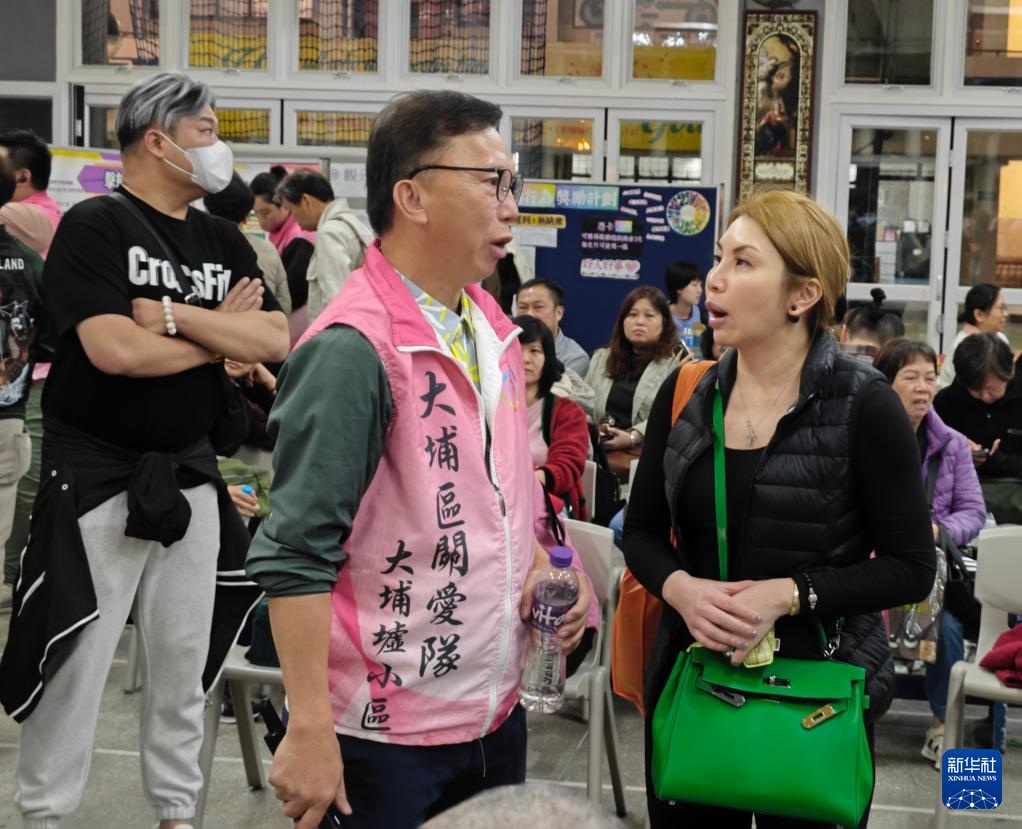 الرئيس التنفيذي لمنطقة ماكاو الإدارية الخاصة ينعي ضحايا حريق هونغ كونغ