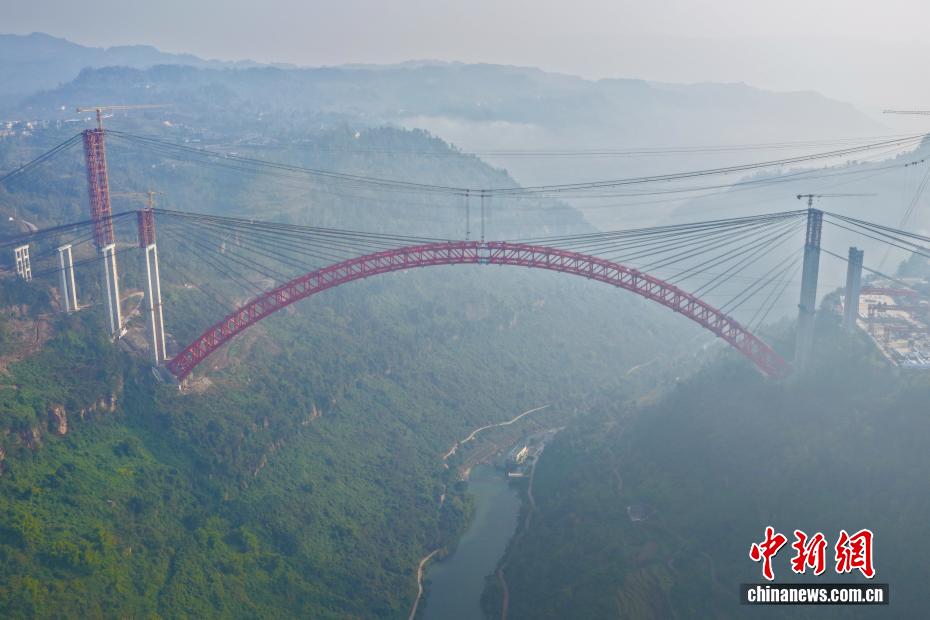 الأطول من نوعه عالميا، إتمام قوس جسر فنغلاي داسي العملاق بتشونغتشينغ