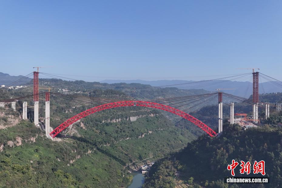 الأطول من نوعه عالميا، إتمام قوس جسر فنغلاي داسي العملاق بتشونغتشينغ