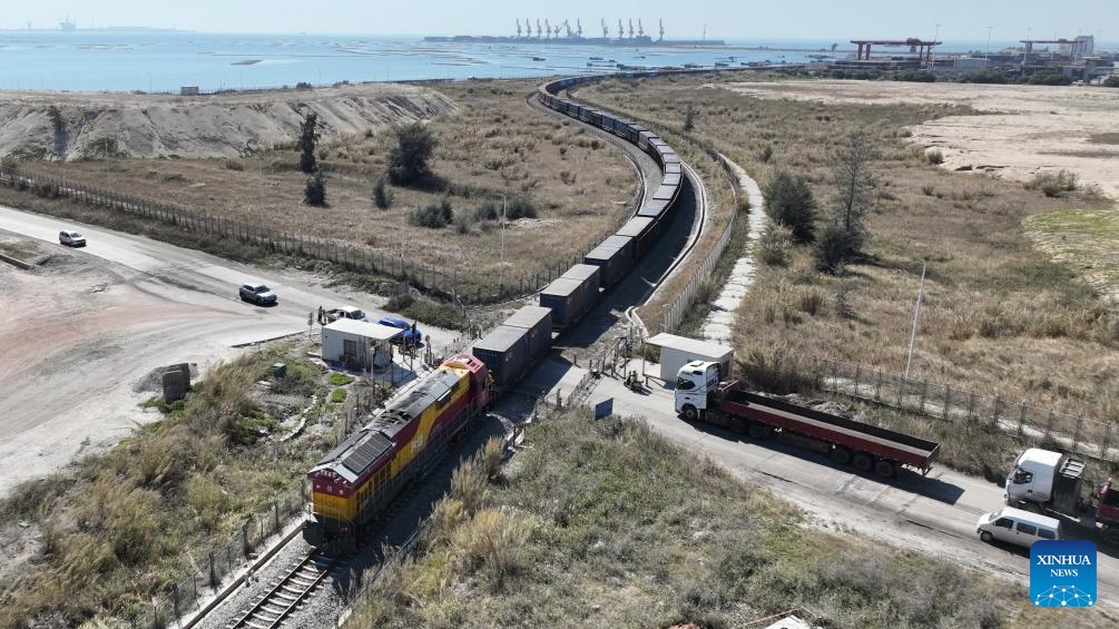 الممر التجاري الدولي البري-البحري في الصين يتعامل مع أكثر من 5 ملايين حاوية معيارية