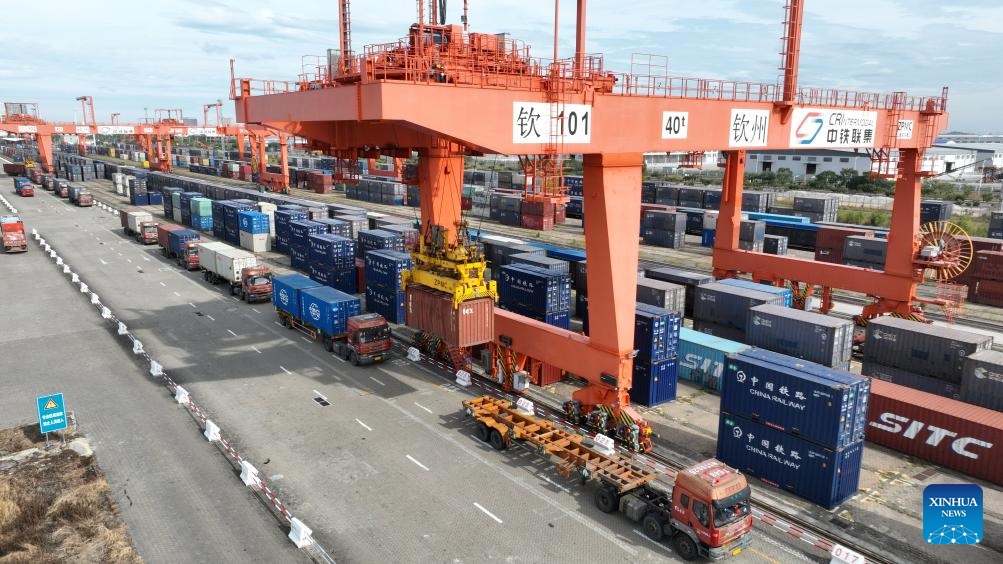 الممر التجاري الدولي البري-البحري في الصين يتعامل مع أكثر من 5 ملايين حاوية معيارية