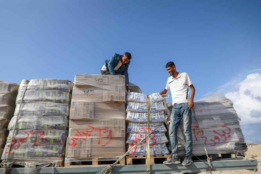 الحكومة الفلسطينية: حجم المساعدات الإنسانية التي تدخل إلى غزة مازال متدنيا