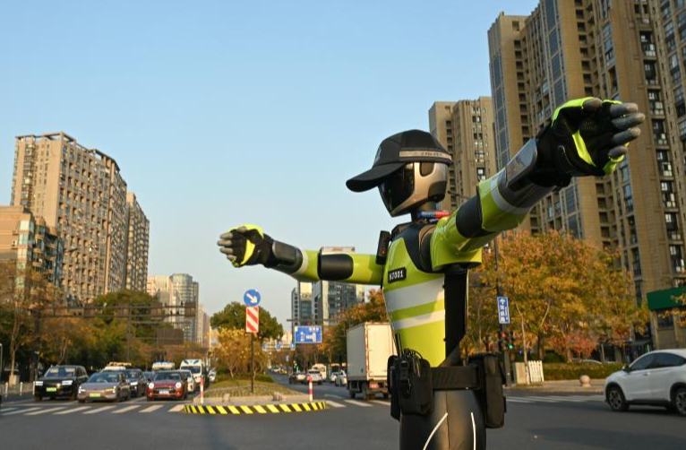 "شرطي مرور يعمل بالذكاء الاصطناعي" ينظم المرور في مدينة هانغتشو